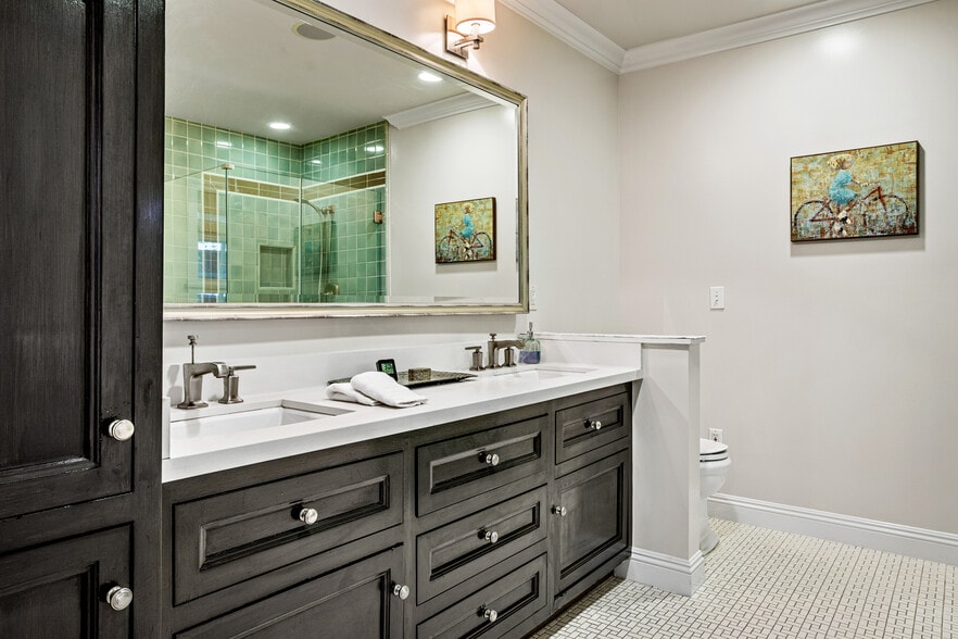 Building Photo - 4537 Agnes Ave