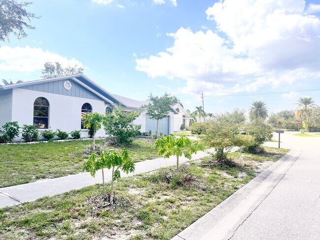 Building Photo - 2420 Briar Oak Cir