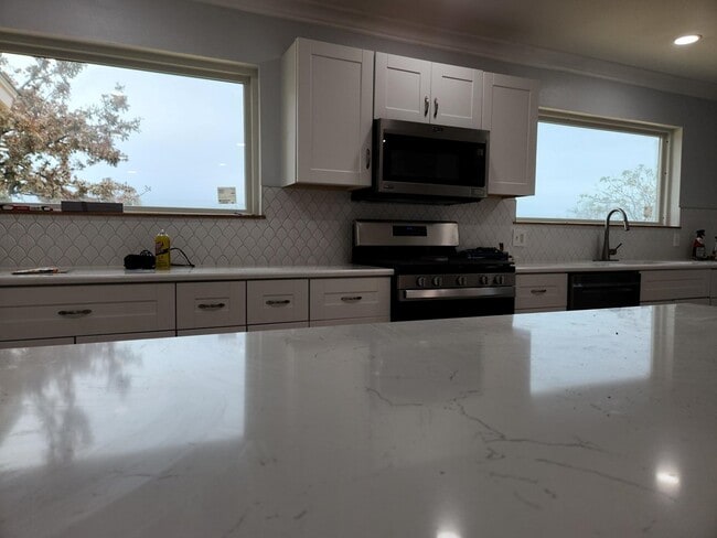 Building Photo - 100 Chula Vista Dr