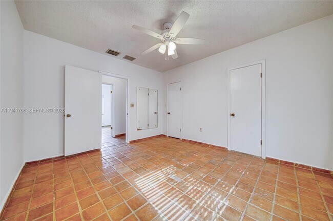 Building Photo - 104 Santander Ave