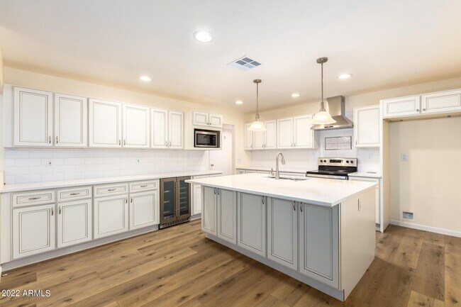 Building Photo - 1211 W Hayward Ave