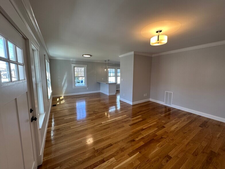 Building Photo - 35 Trapelo Rd