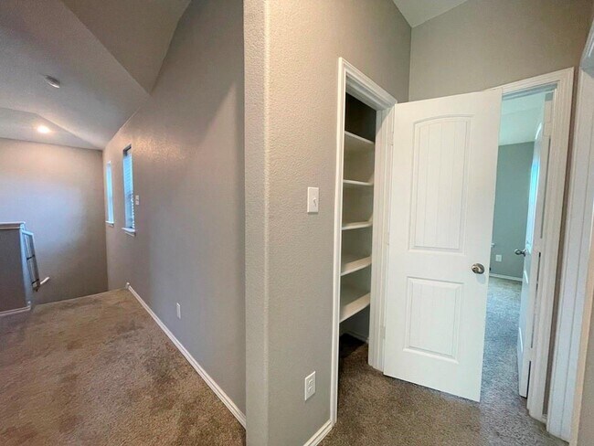 Building Photo - 16612 Brogan Ln
