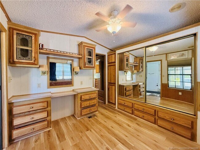 Building Photo - 10851 S Ocean Dr