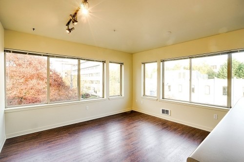 Building Photo - John Court - 2 bedrooms