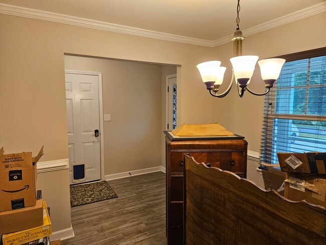 Building Photo - Charming 3-bedroom, 2-bathroom unfurnished...