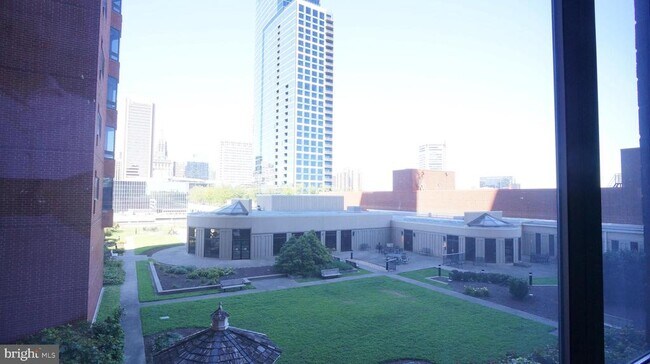 Building Photo - 10 E Lee St