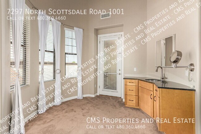 Building Photo - 7297 N Scottsdale Rd