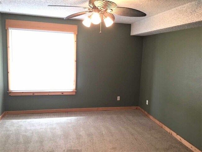 Building Photo - Beautful Condo in Tall Pines