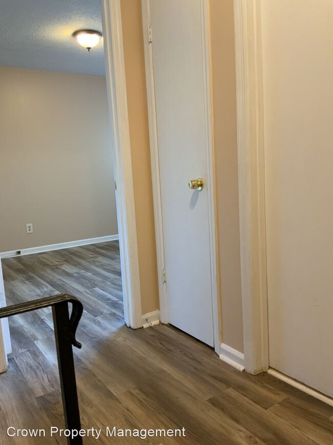 Building Photo - 2 br, 1.5 bath House - 315 Oak Drive
