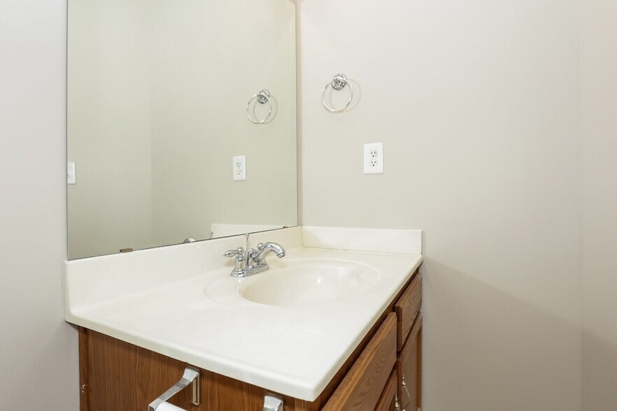 Building Photo - 5207 Hildreth Court