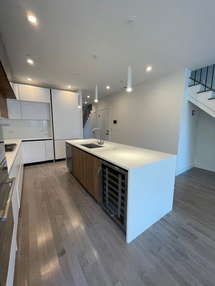 Building Photo - 719 N Elizabeth St