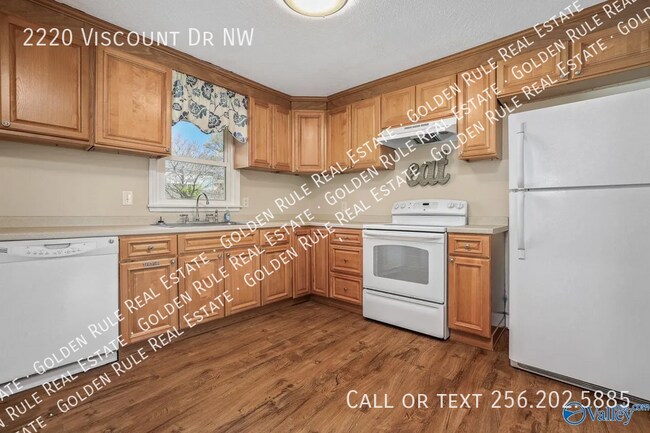 Building Photo - 2220 Viscount Dr NW