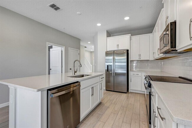 Building Photo - 518 Lady Palm St