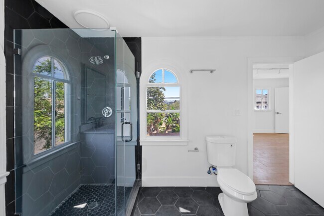 Building Photo - 1905 S Orange Dr