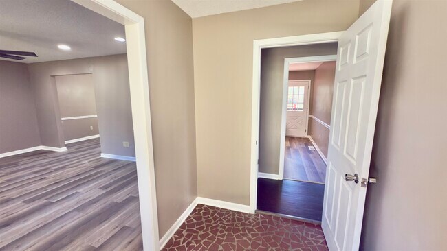 Building Photo - 2563 Hacks Cross Rd