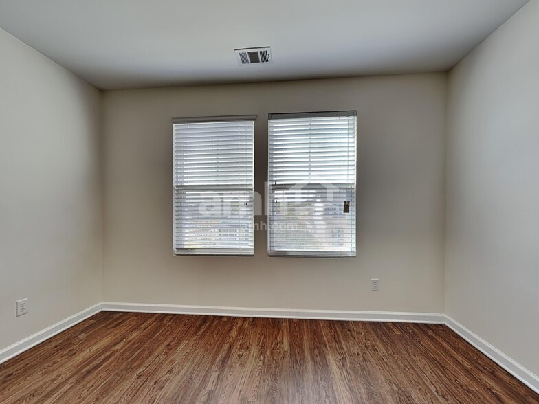 Building Photo - 304 Crabapple Cir