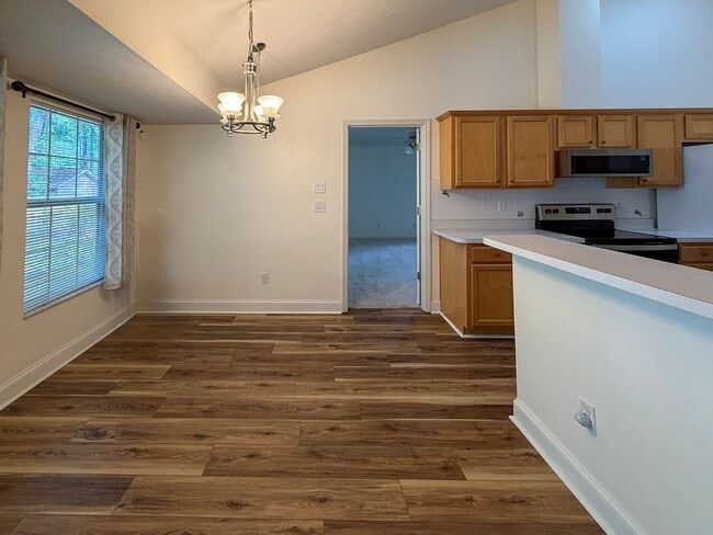 Building Photo - 4BR/2BA POOL home in NW Gainesville!