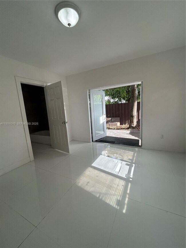 Building Photo - 551 NW 41st St