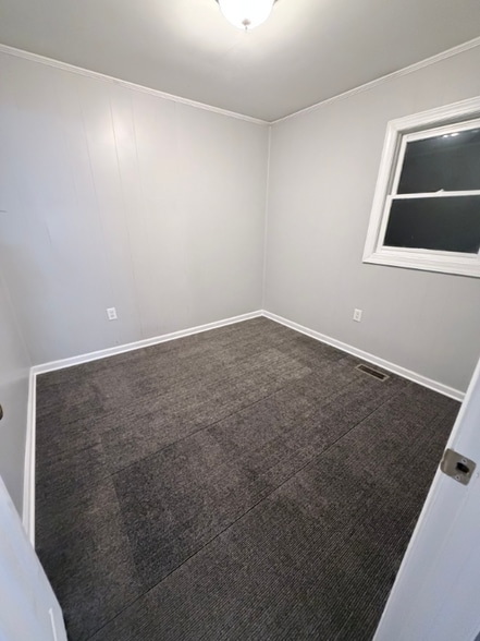 Building Photo - 205 Alesa Dr