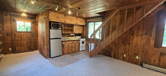 Building Photo - Charming 1-bedroom cottage nestled just 4 miles west of downtown Sebastopol in the heart of West ...