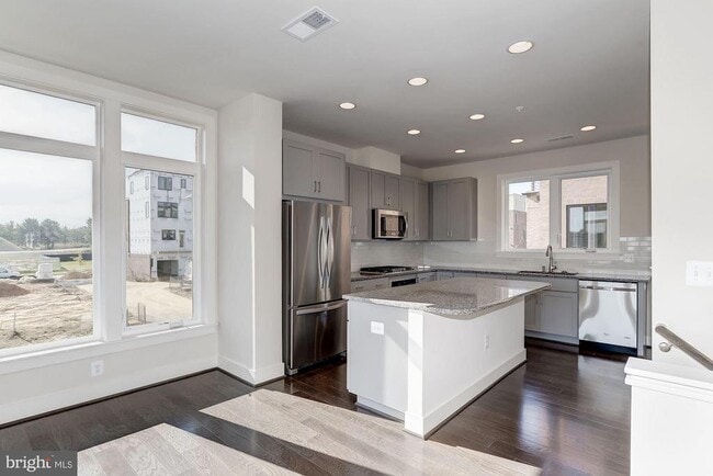 Building Photo - 8051 Tribeca St