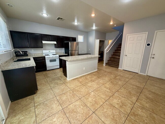 Building Photo - Gorgeous 3 bedroom 1 car garage home in SW ready for immediate move-in!!