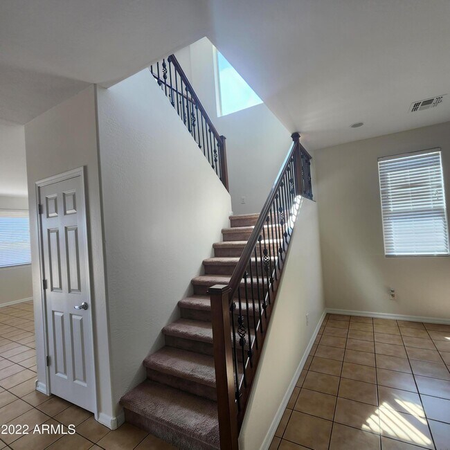 Building Photo - 10872 S 175th Dr