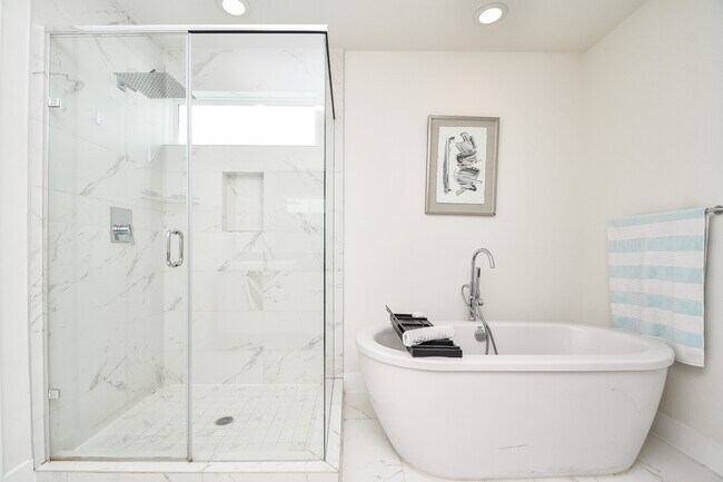 Building Photo - 5519 Paraiso Pl