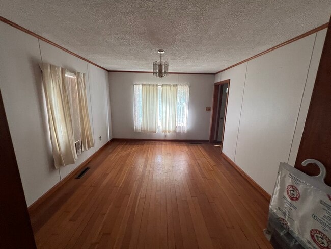 Building Photo - 40 Hemlock St