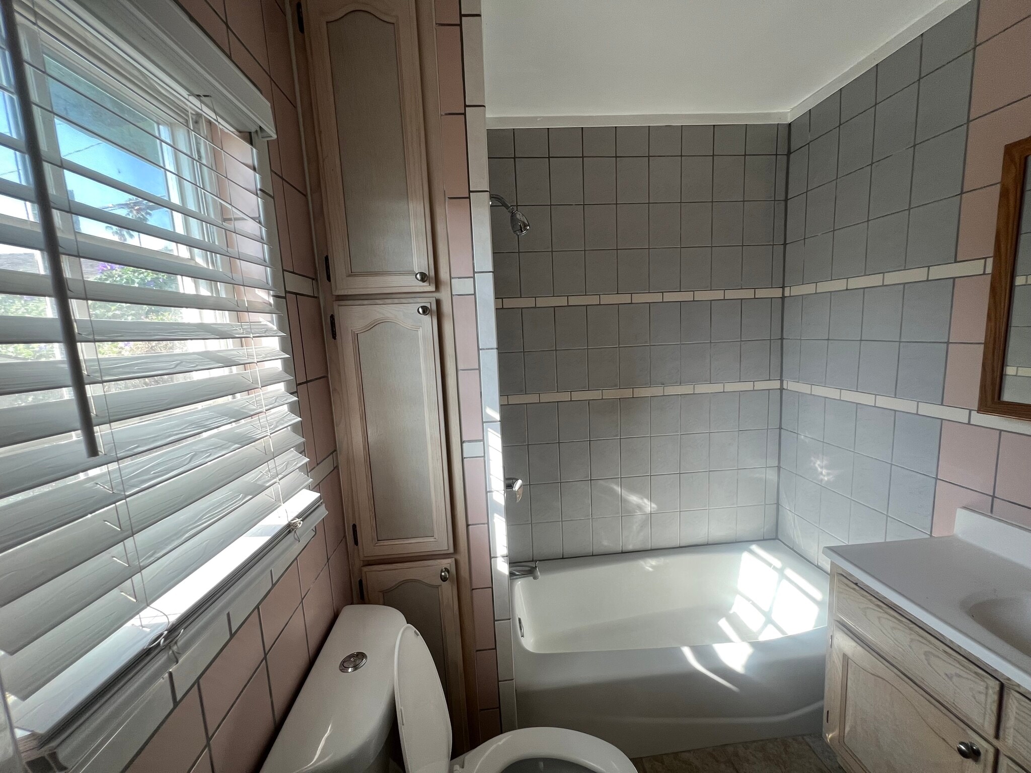 Master Bathroom - 2210 Las Flores Dr