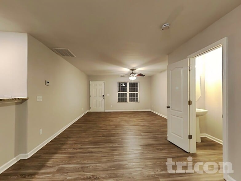 Building Photo - 1008 River Crest Ct