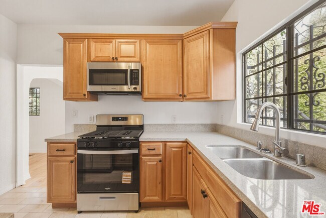 Building Photo - 1492 Silver Lake Blvd