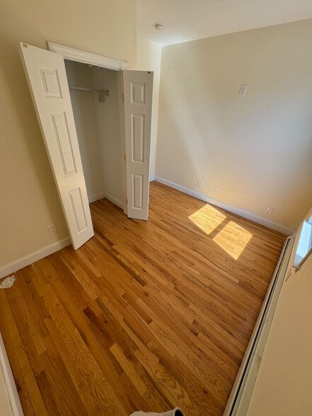 Building Photo - 30-32 N Terrace Ave