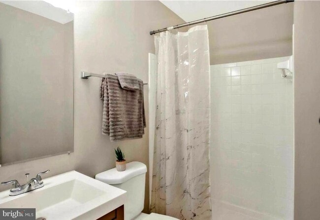 Building Photo - 2919 Seminole Rd