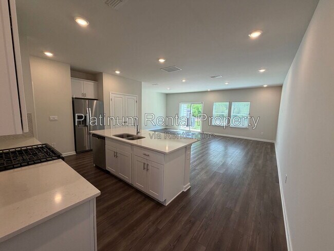 Building Photo - 337 Timberland Ave