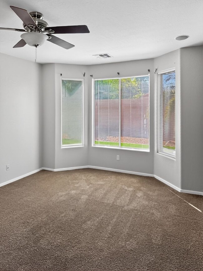 Building Photo - Single-level 4 bed, 2 bath home with tandem 3-car garage and RV gate.