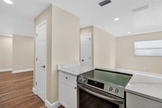 Building Photo - 3117 W La Salle St