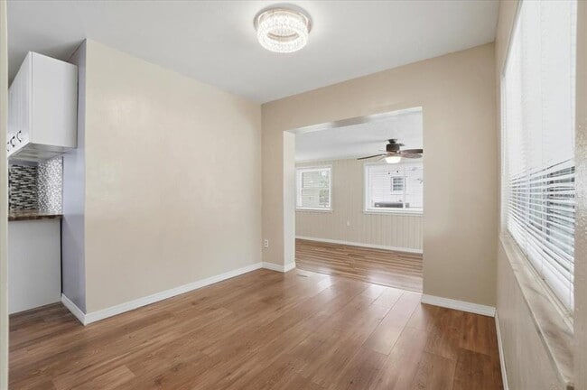 Building Photo - 3022 Hickory St