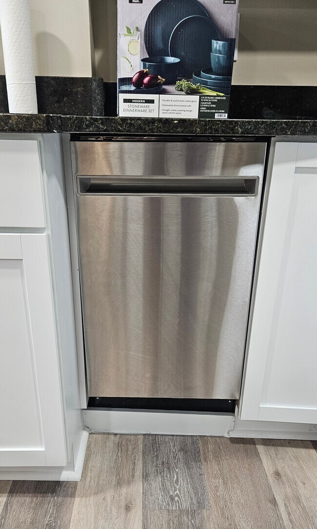 Building Photo - 4633 Kernwood Ave