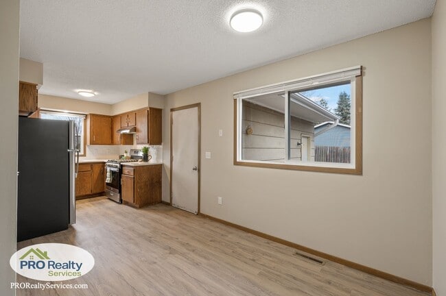 Building Photo - 3 Bedroom House In St. Francis