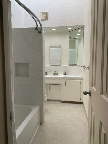 Building Photo - 2238 W 238th St