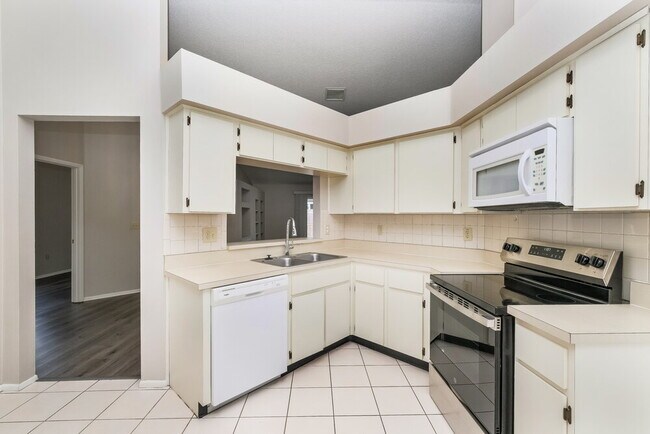 Building Photo - 13203 Pine Creek Cir