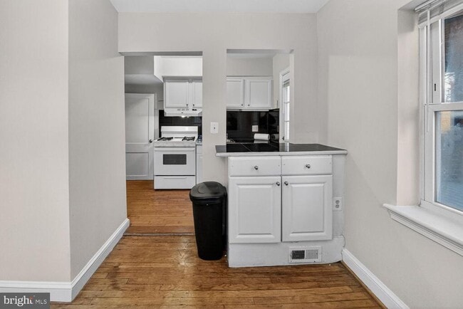 Building Photo - 706 S Orme St