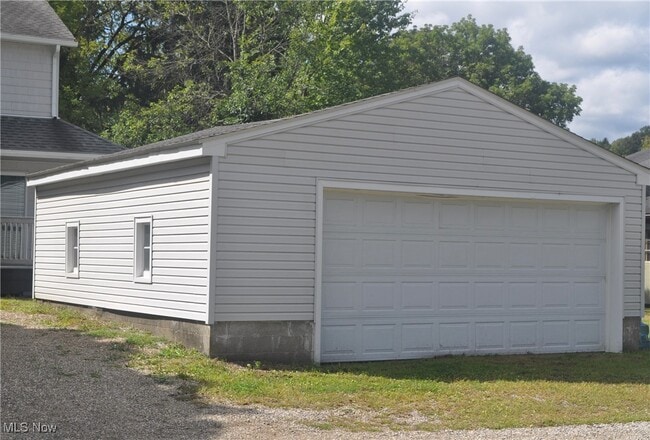 Building Photo - 6090 N Locust St