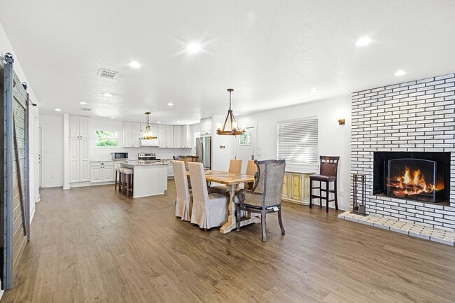 Building Photo - New Rental!