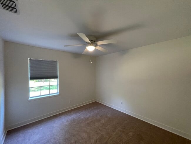 Building Photo - 15021 Hillview Rd