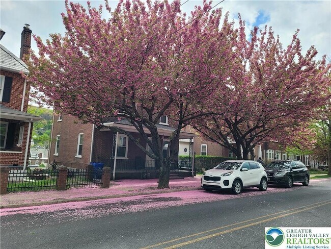 Building Photo - 1024 Delaware Ave