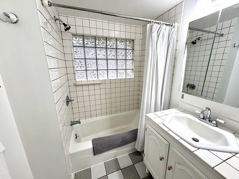 Building Photo - 21204 3rd Ave S