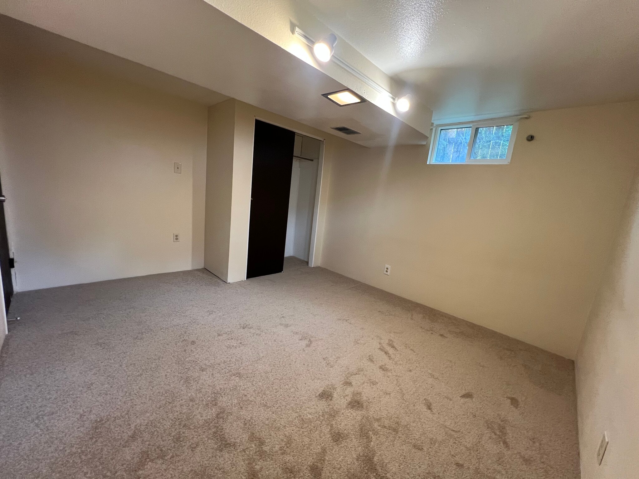 Building Photo - 1328 S Beach Ct